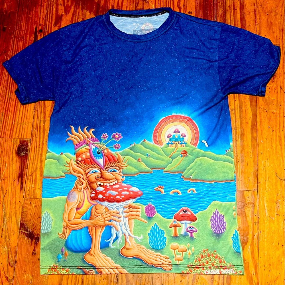 Grassroots California psychedelic 3rd eye gnome, men’s M. Artwork: Chris Dyer